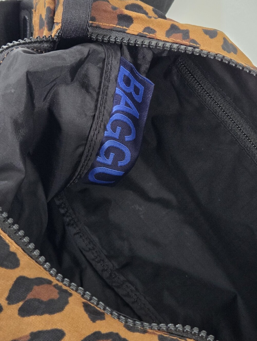 BAGGU MEDIUM NYLON CRESCENT BAG - LEOPARD - Picture 6 of 6